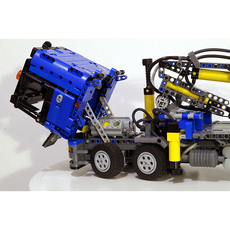 MOC-10801 Truck with pneumatic crane