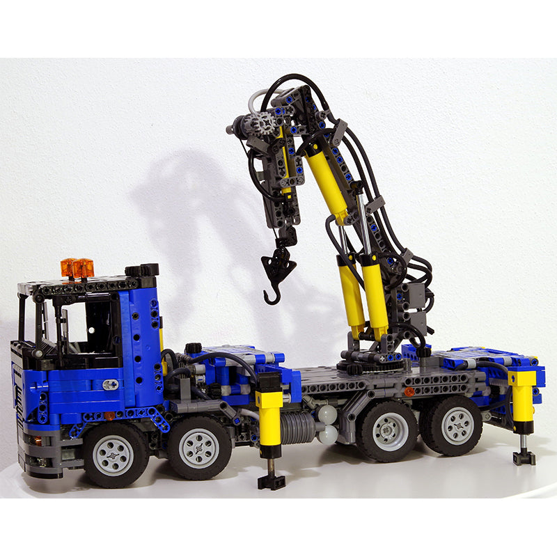 MOC-10801 Truck with pneumatic crane