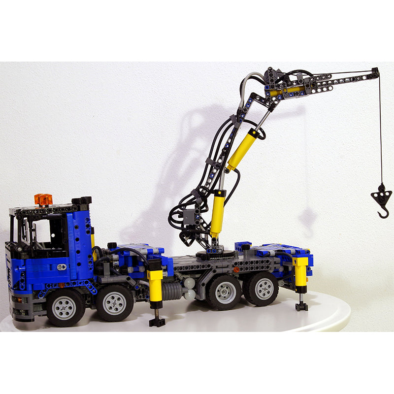 MOC-10801 Truck with pneumatic crane