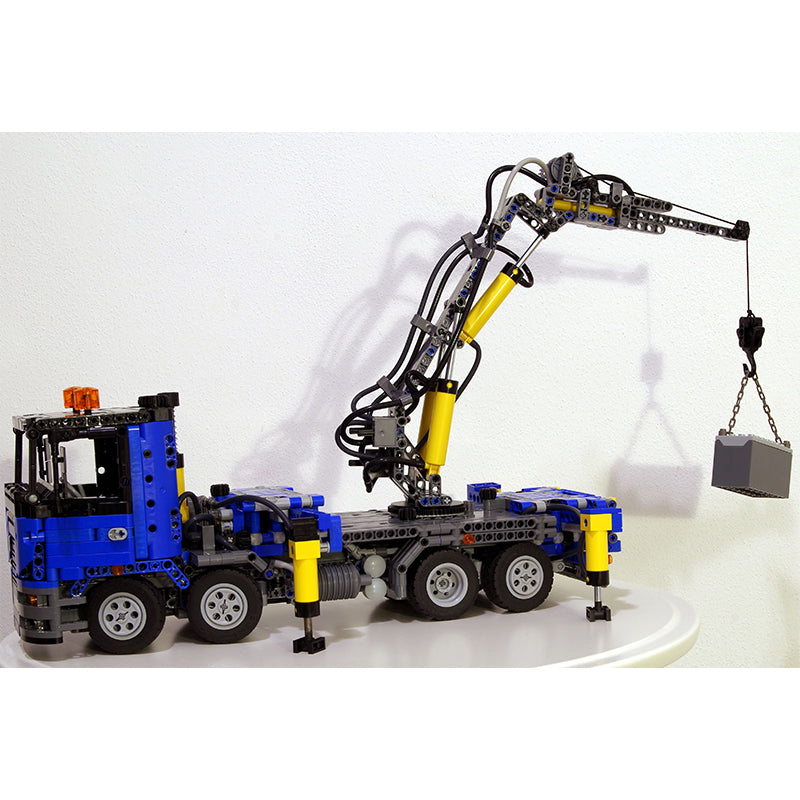 MOC-10801 Truck with pneumatic crane