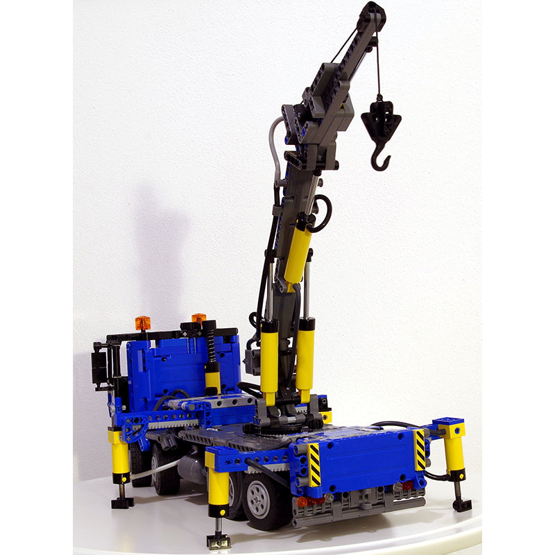 MOC-10801 Truck with pneumatic crane