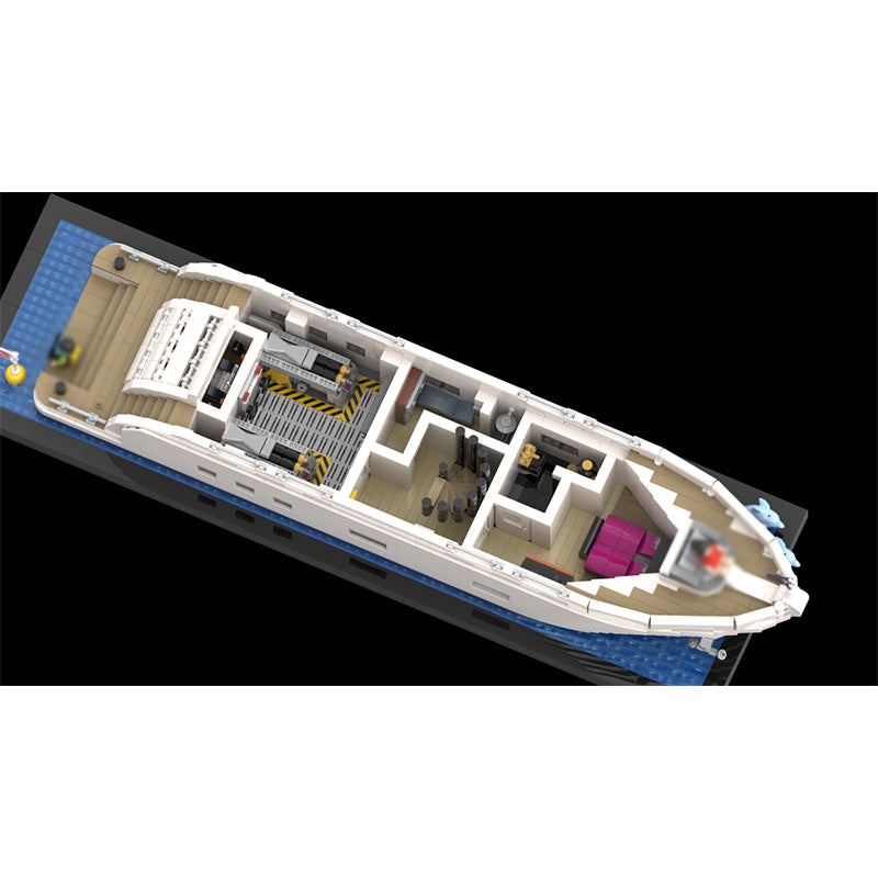 MOC-151521 Luxury Yacht Minifigure Size